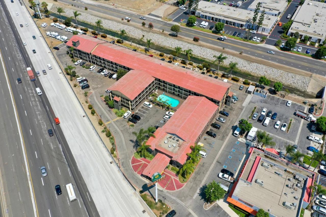 La Quinta Inn By Wyndham Costa Mesa Orange County Exterior foto